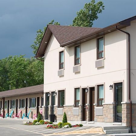 Masterson'S Motel Greater Napanee Εξωτερικό φωτογραφία