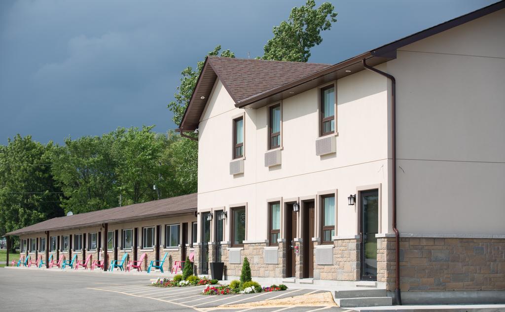 Masterson'S Motel Greater Napanee Εξωτερικό φωτογραφία