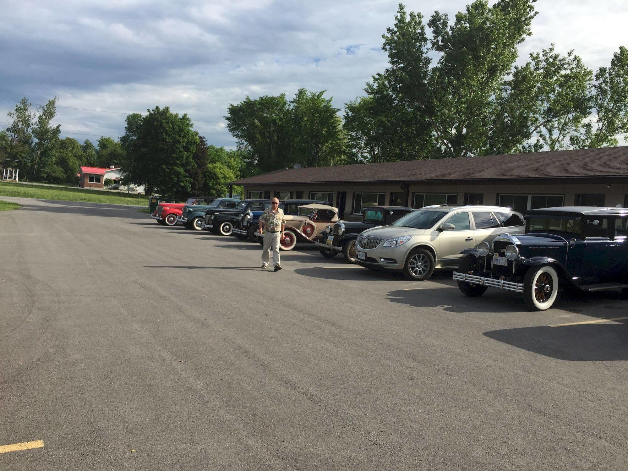 Masterson'S Motel Greater Napanee Εξωτερικό φωτογραφία