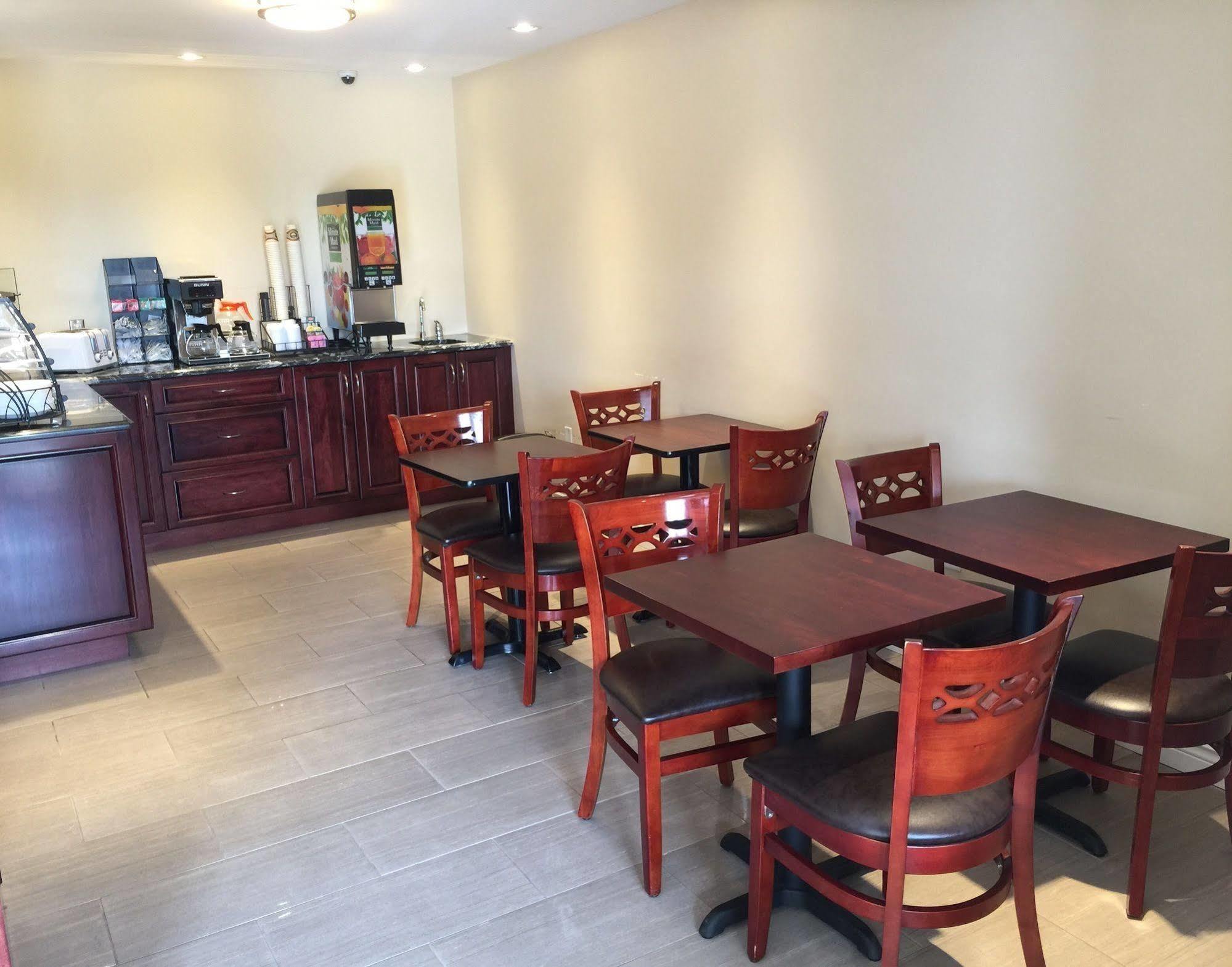 Masterson'S Motel Greater Napanee Εξωτερικό φωτογραφία