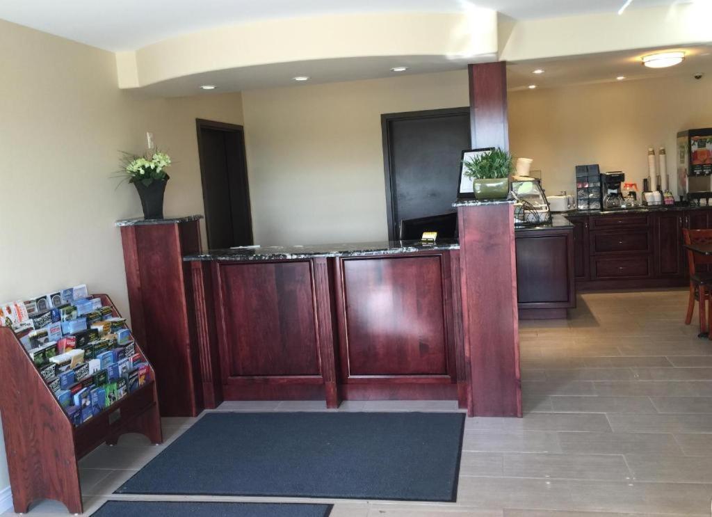 Masterson'S Motel Greater Napanee Εξωτερικό φωτογραφία